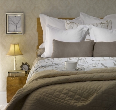 fotografia interior dormitorio ropa cama decorado eva casado